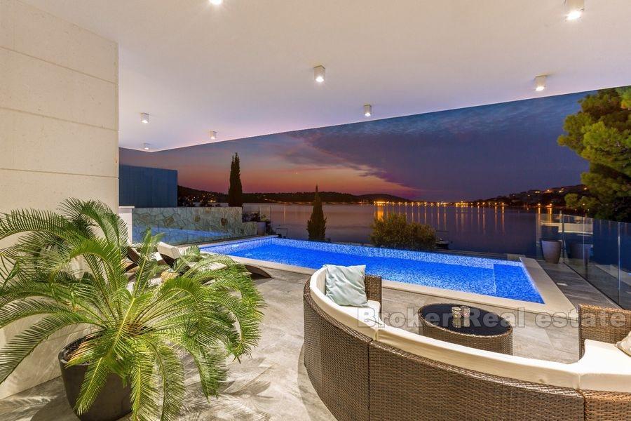 Maison / villa, villa d'architecte avec piscine à première ligne