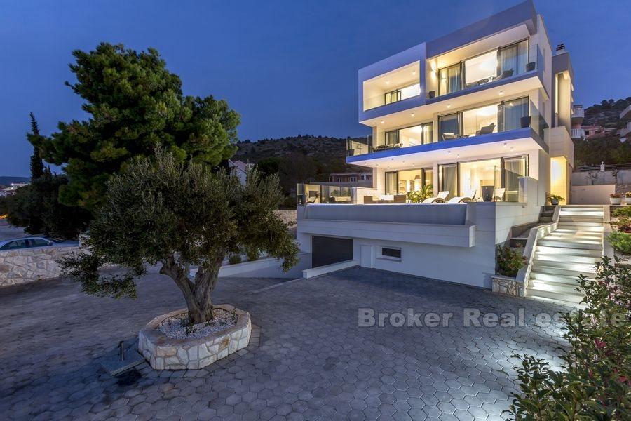 Maison / villa, villa d'architecte avec piscine à première ligne