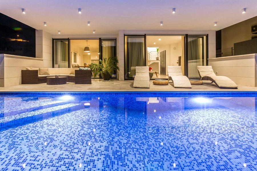 Maison / villa, villa d'architecte avec piscine à première ligne