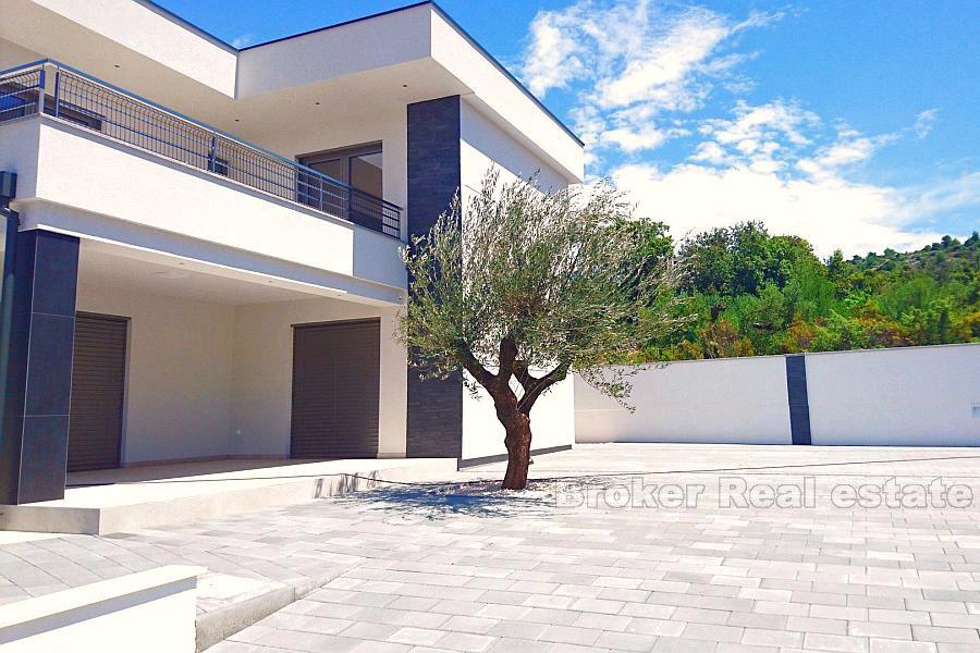 Dům / vila, nová moderní vila s bazénem