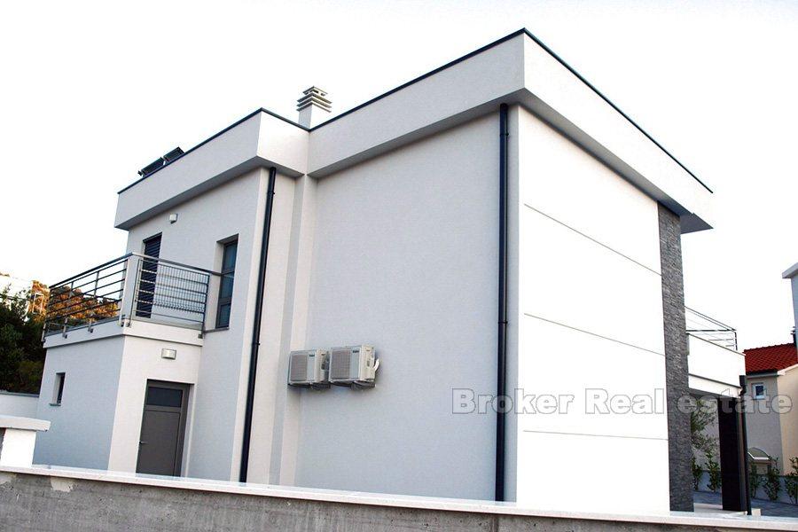Dům / vila, nová moderní vila s bazénem