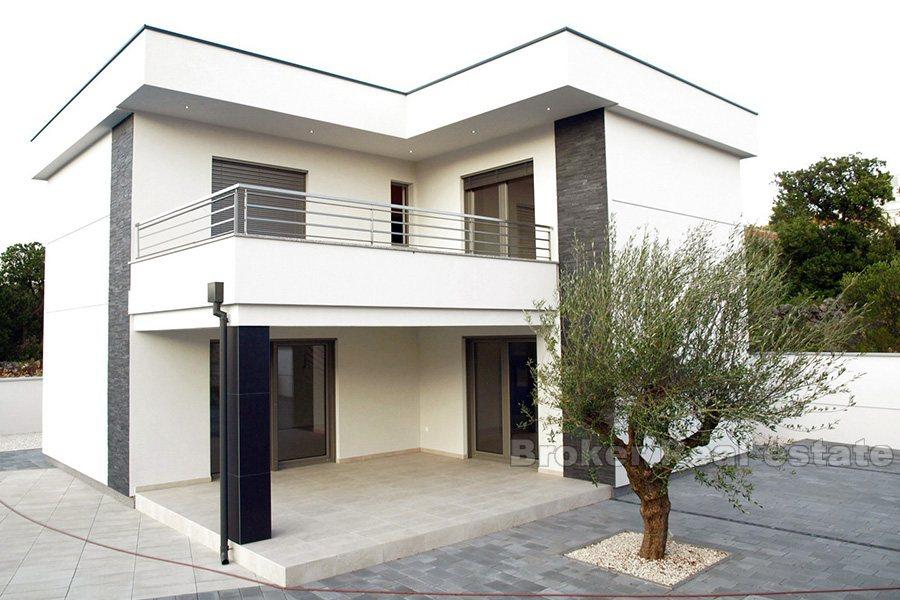 Dům / vila, nová moderní vila s bazénem