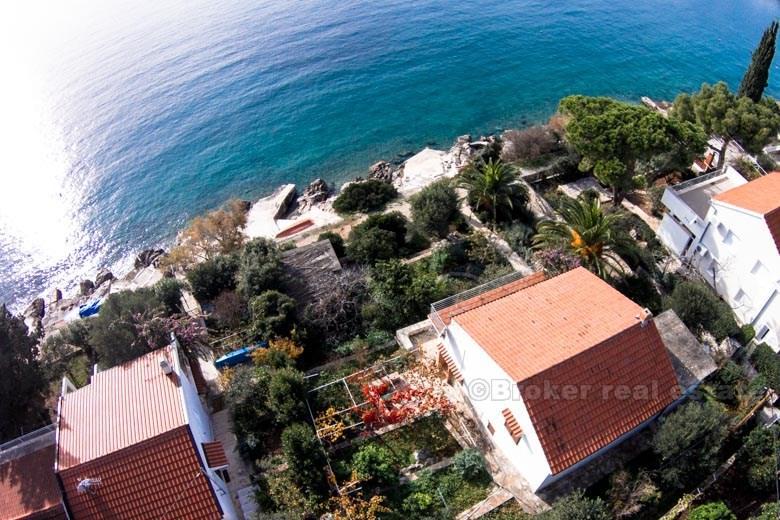 Maison / villa, de style méditerranéen, la première rangée de la mer