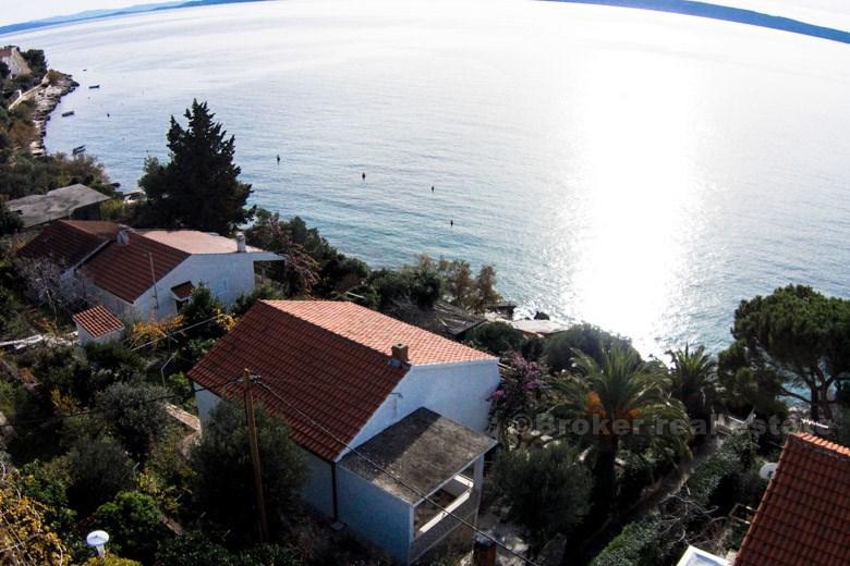 Maison / villa, de style méditerranéen, la première rangée de la mer