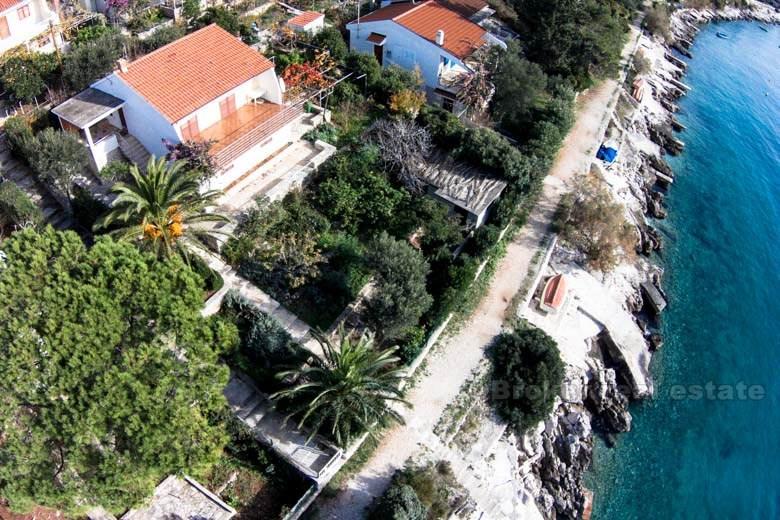Maison / villa, de style méditerranéen, la première rangée de la mer