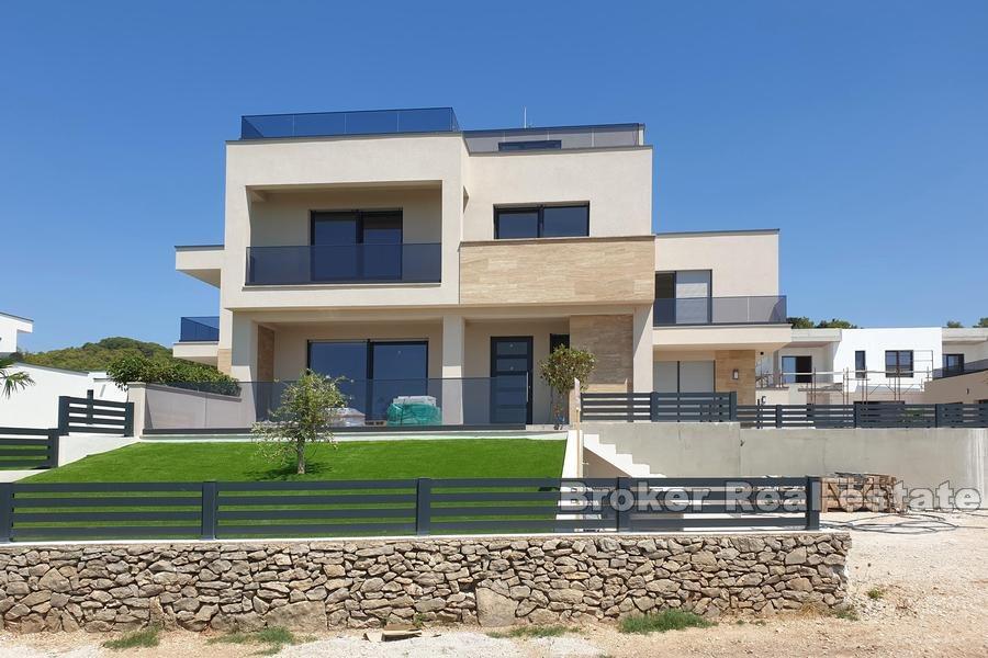 Haus mit Dachterrasse, Meerblick