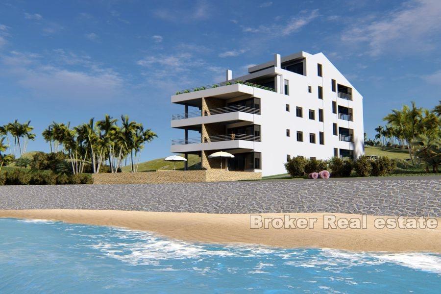 Vila s više apartmana u prvom redu do mora