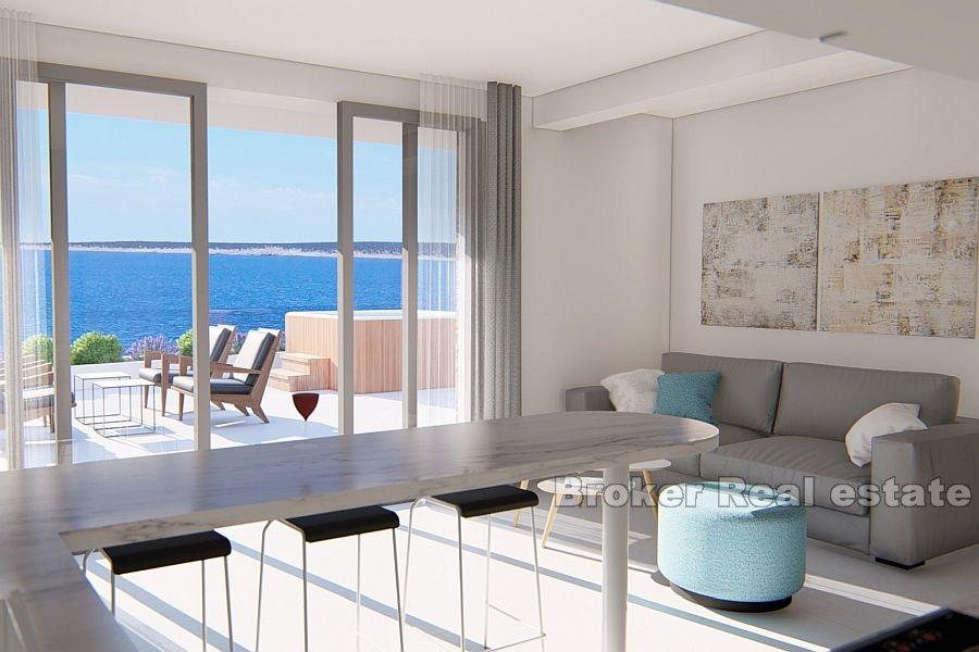 Vila s više apartmana u prvom redu do mora