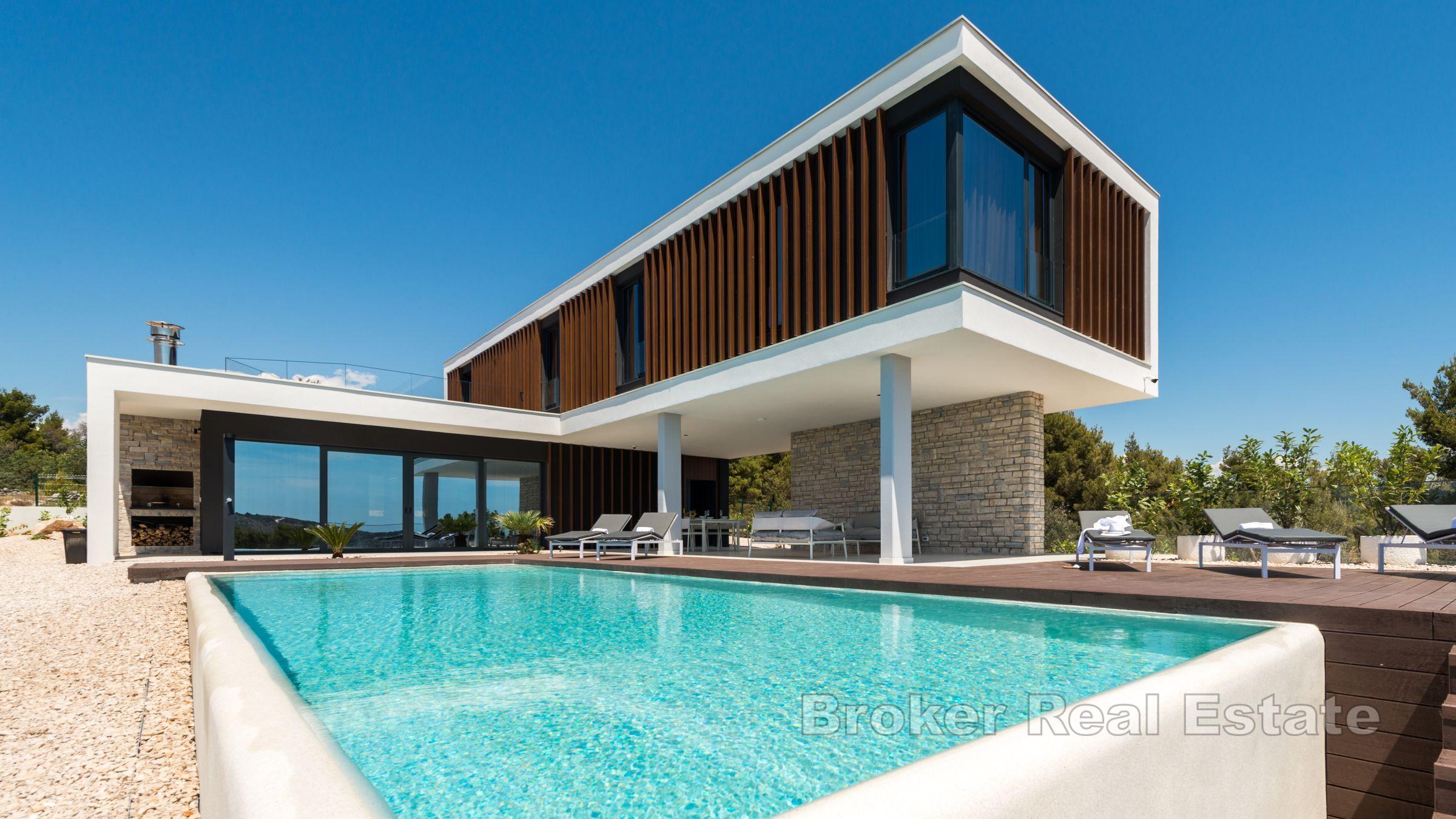 En vacker villa med pool