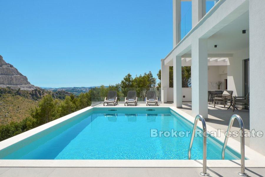 En vacker villa med pool