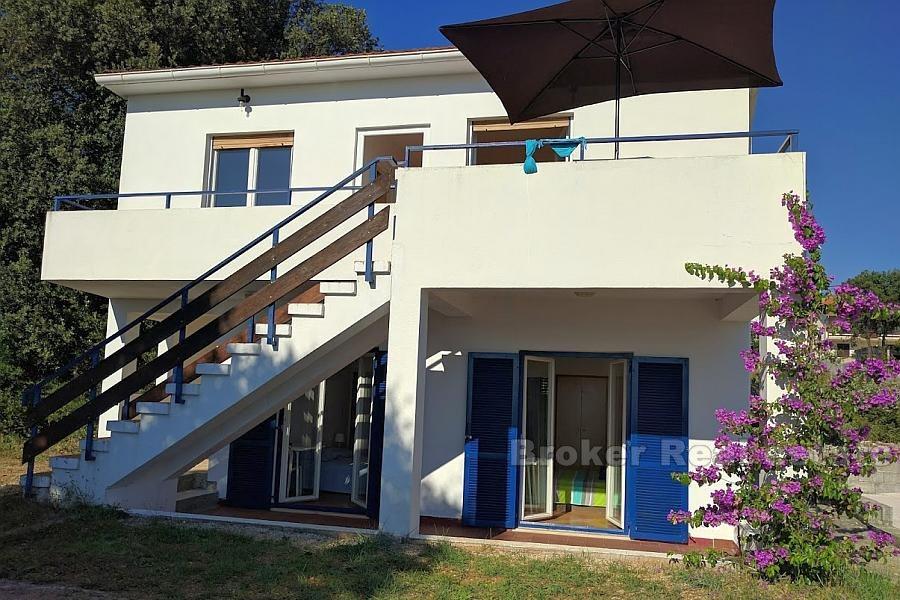 Maison / villa avec grand terrain, front de mer
