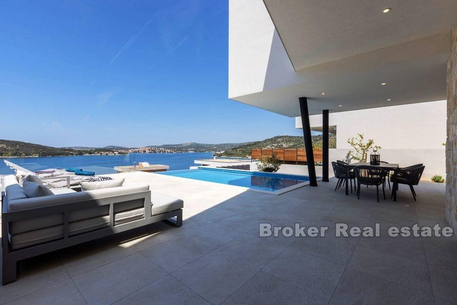 Villa moderne en bord de mer
