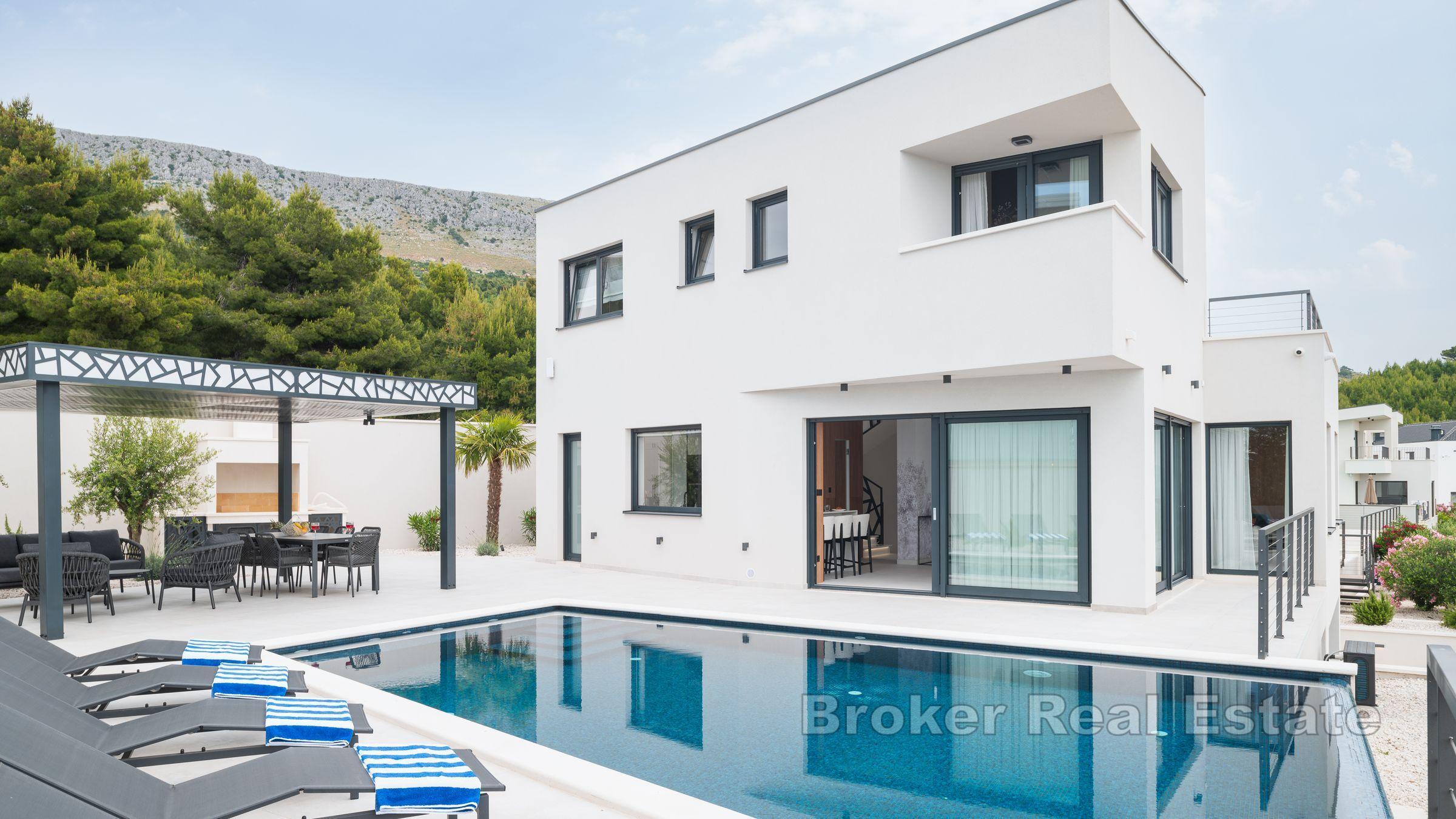 Vacker villa med pool