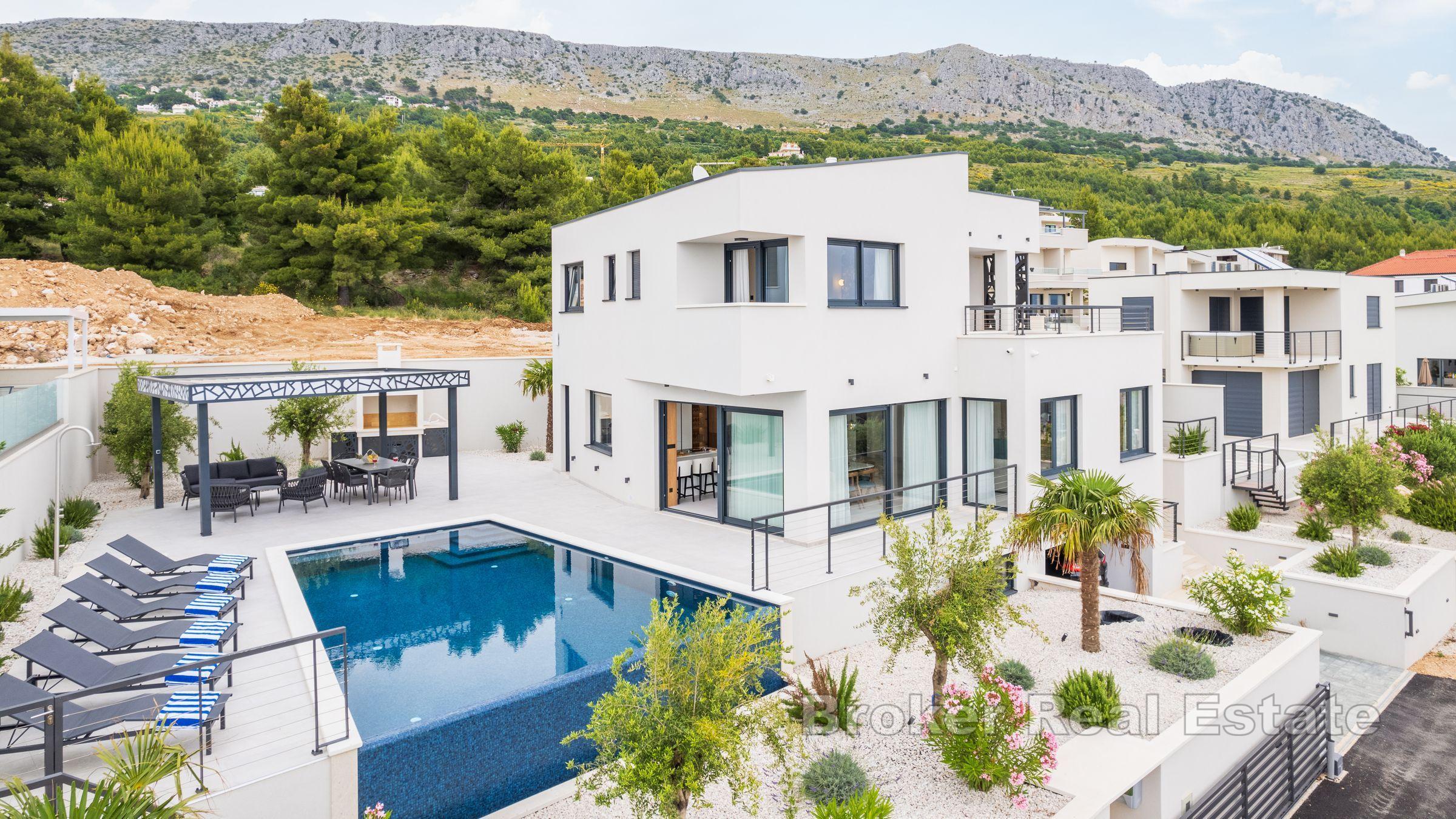 Vacker villa med pool