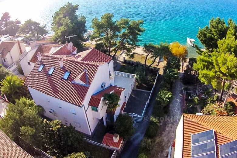 Kuća / vila, mediteranski stil, prvi red do mora