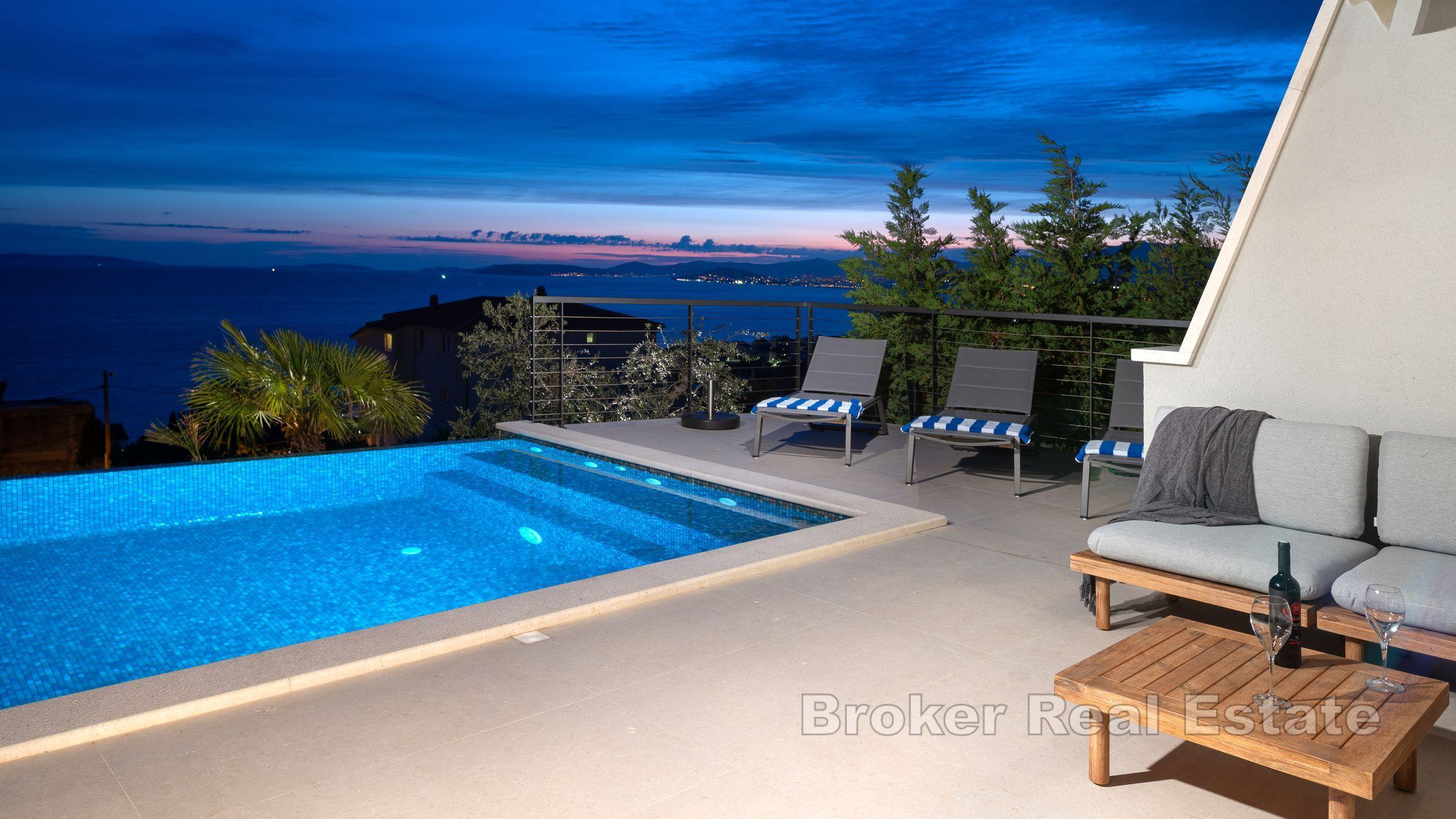 Moderne Villa mit offenem Meerblick