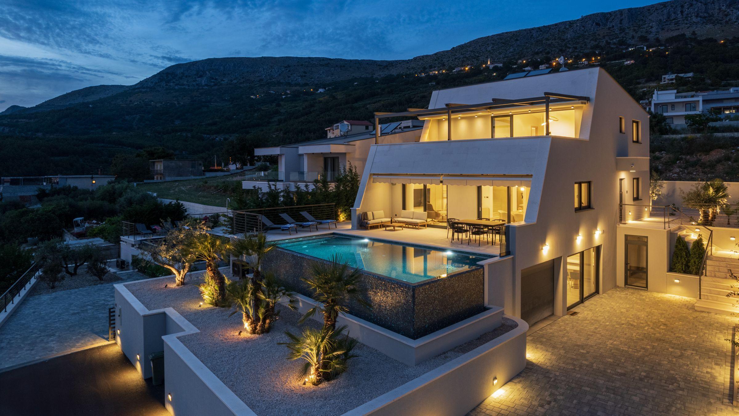 Moderne Villa mit offenem Meerblick