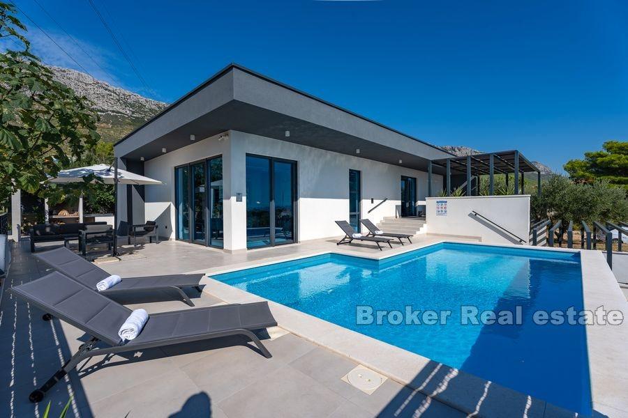 Newly built villa with sea view