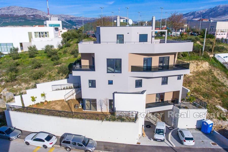 Appartamento su due piani con due camere da letto e vista mare