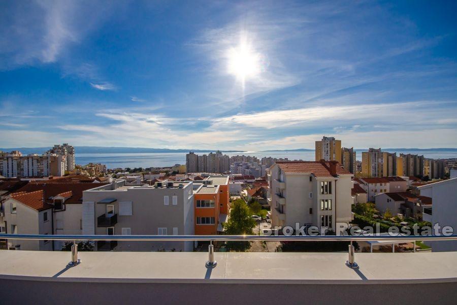 Appartement sur deux étages dans un immeuble nouvellement construit avec vue mer