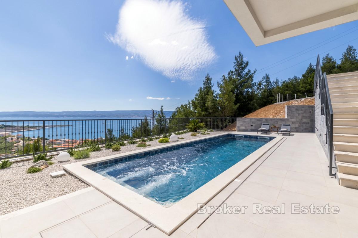 Modern villa med havsutsikt