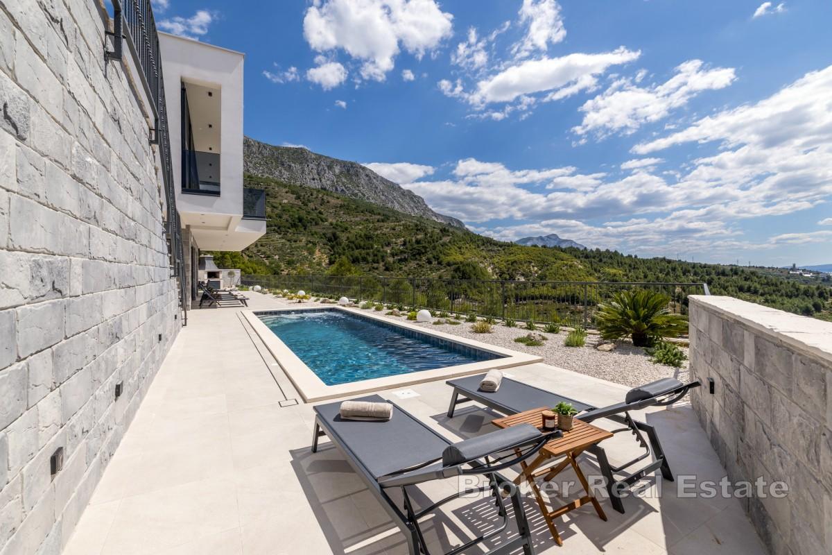 Modern villa med havsutsikt