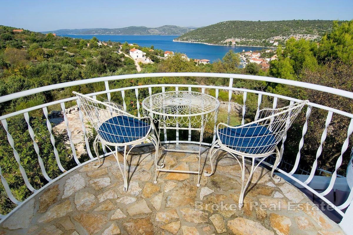 Casa indipendente con vista mare