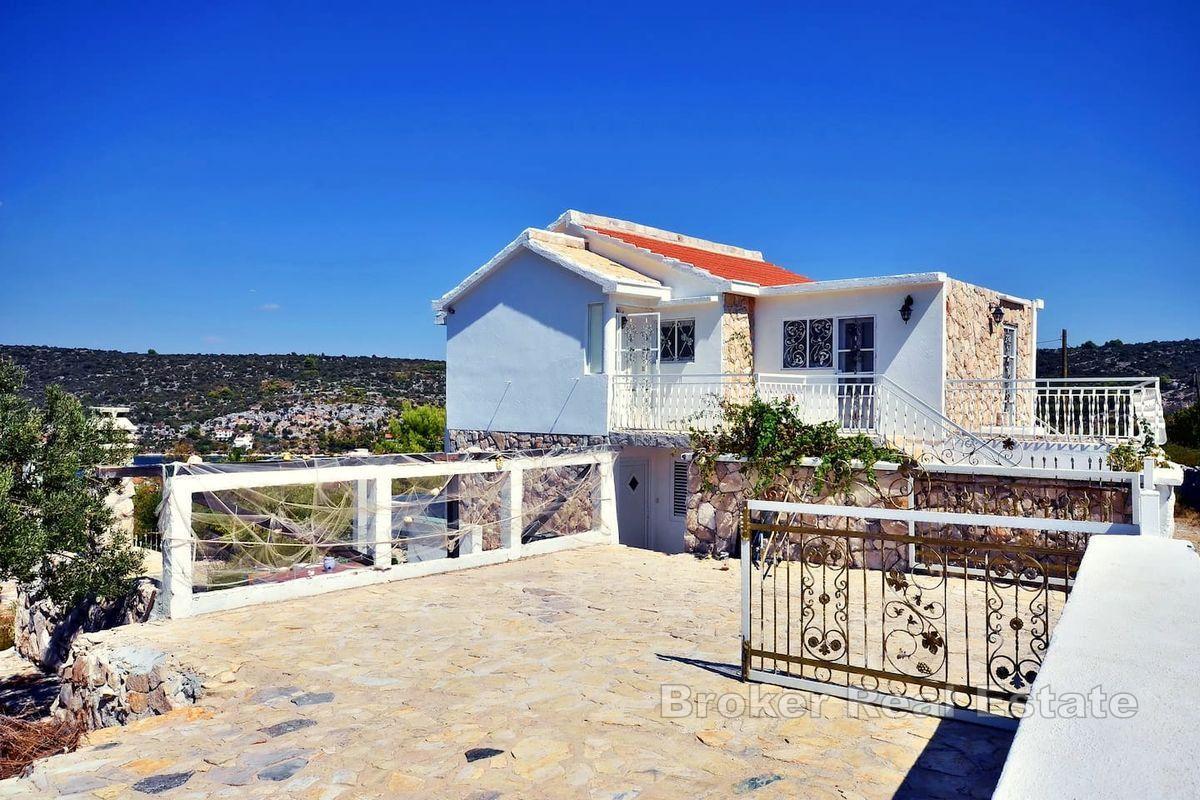 Casa indipendente con vista mare