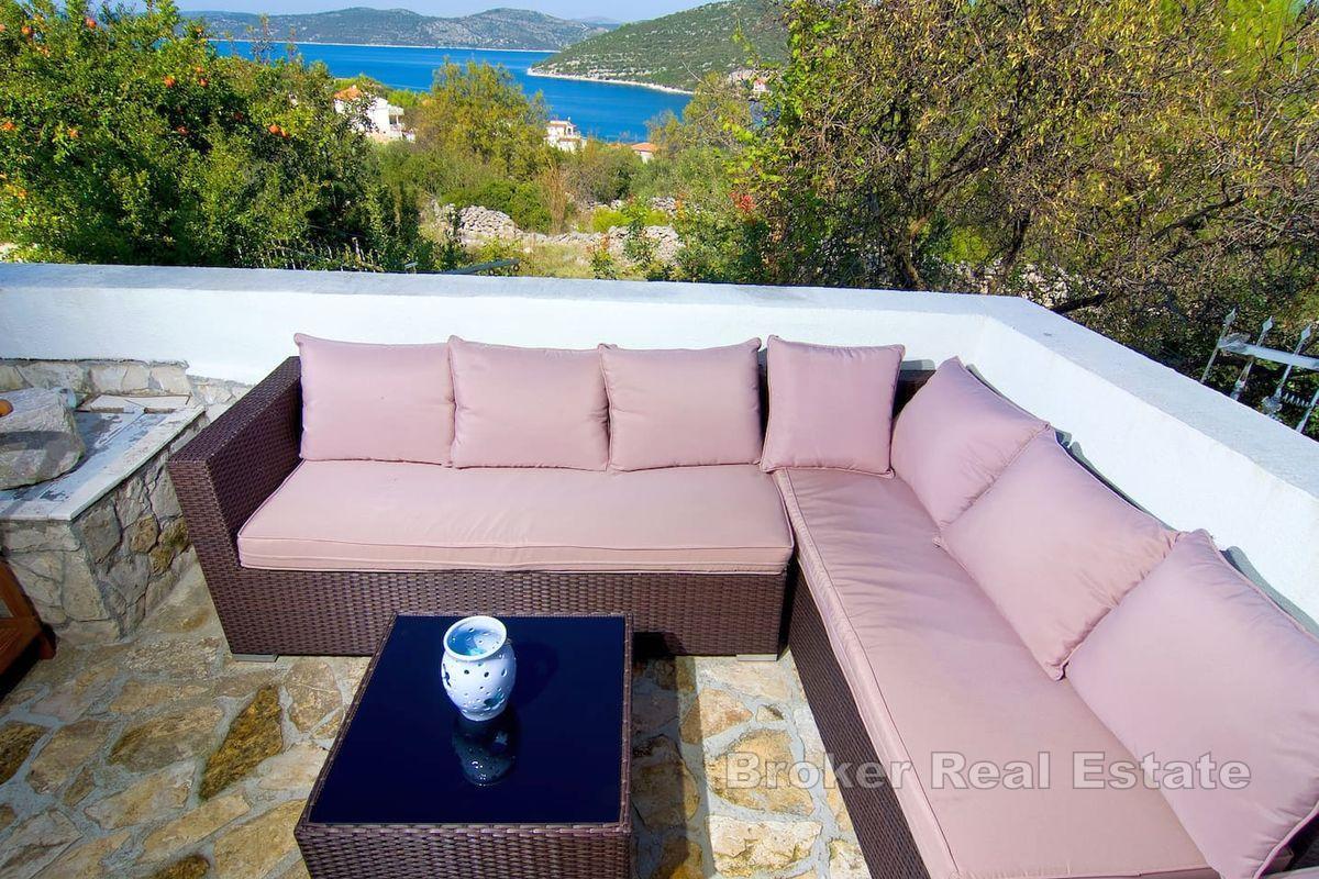 Casa indipendente con vista mare