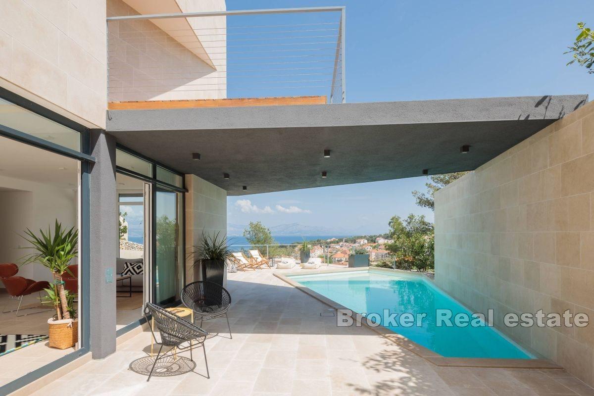 Luxury villa in a dominant position