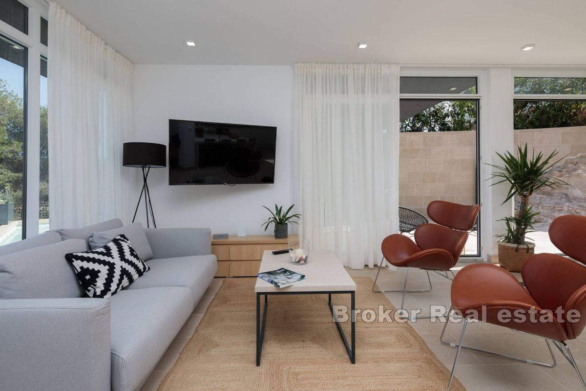 Luxury villa in a dominant position