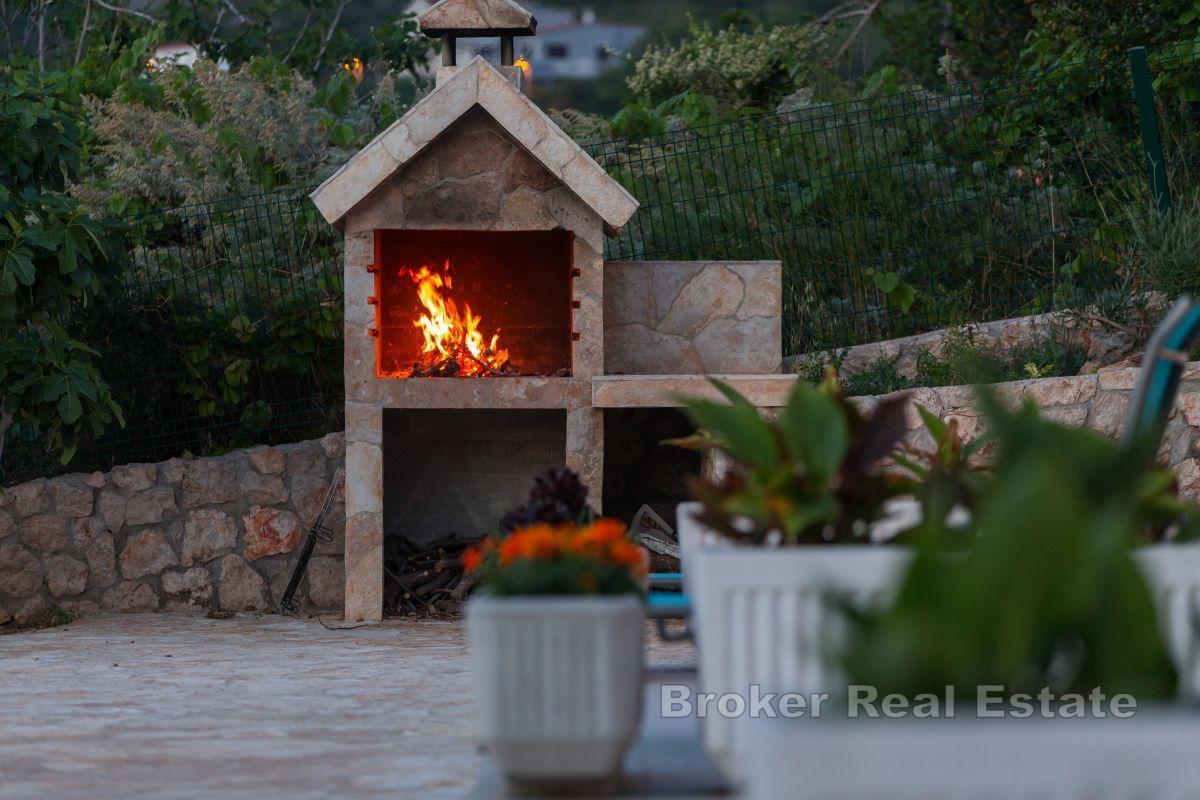 Casa con appartamenti con piscina