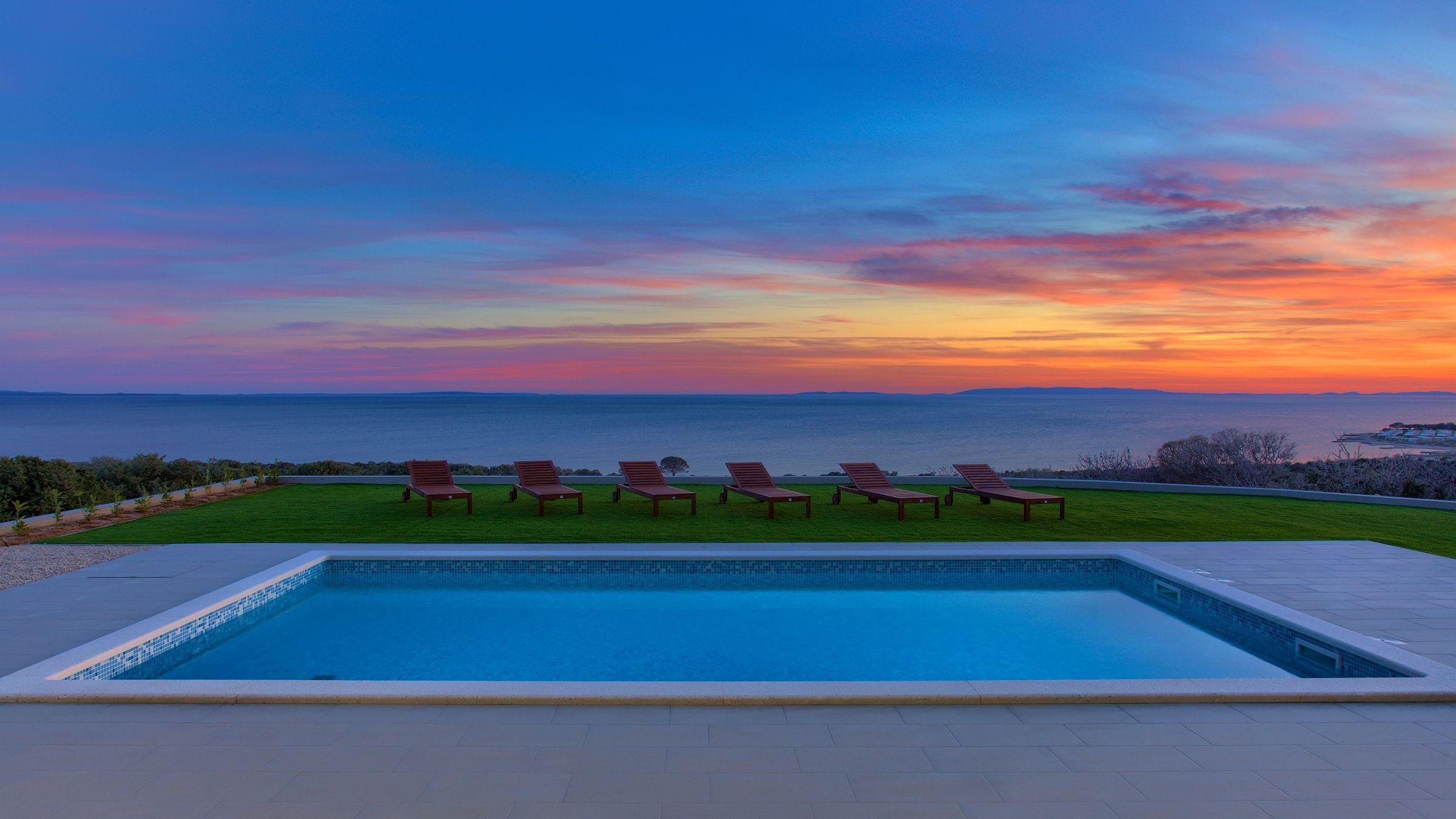 Eine moderne Villa mit Panoramablick auf das Meer