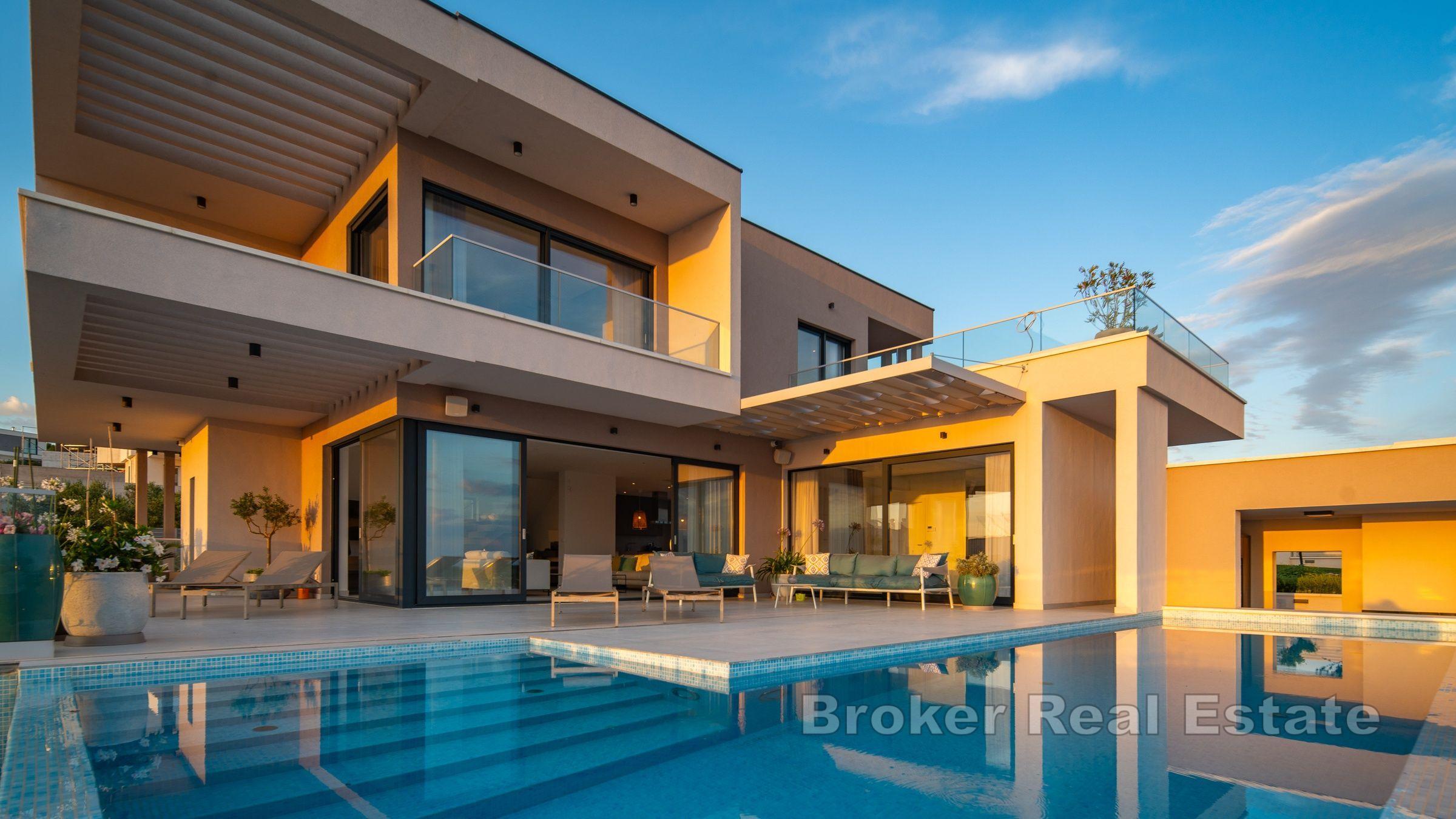 Villa de luxe avec piscine dans un endroit élevé
