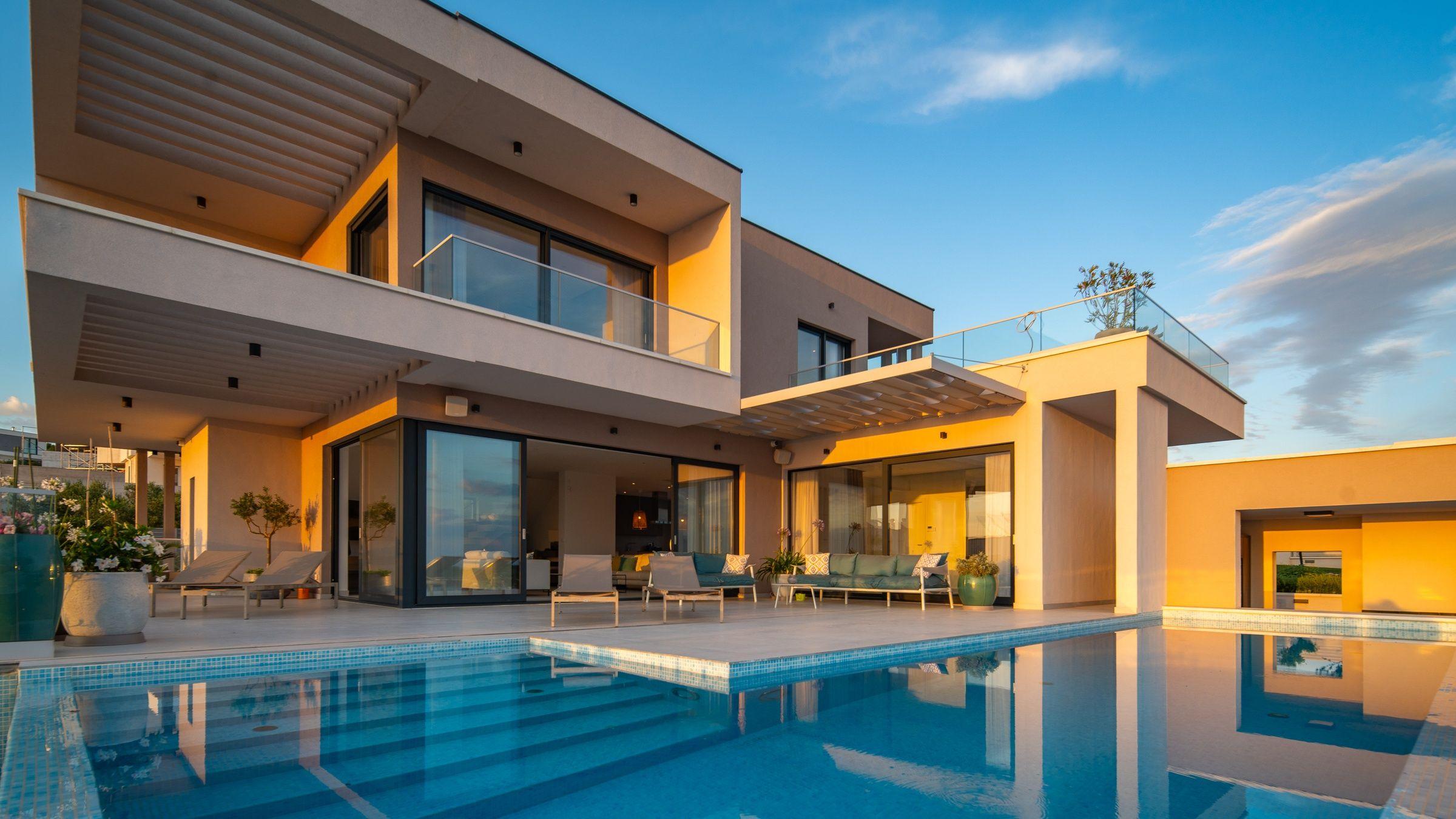 Villa de luxe avec piscine dans un endroit élevé