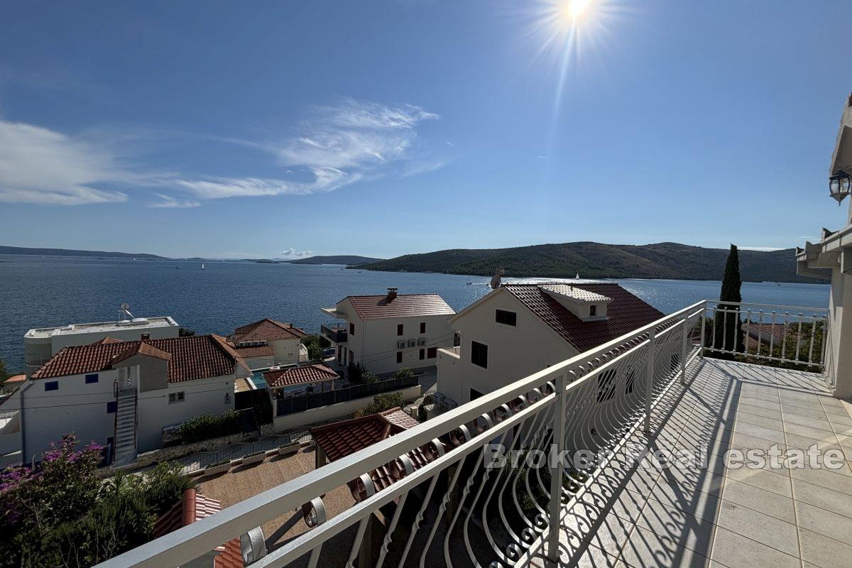 Casa su tre piani con vista mare