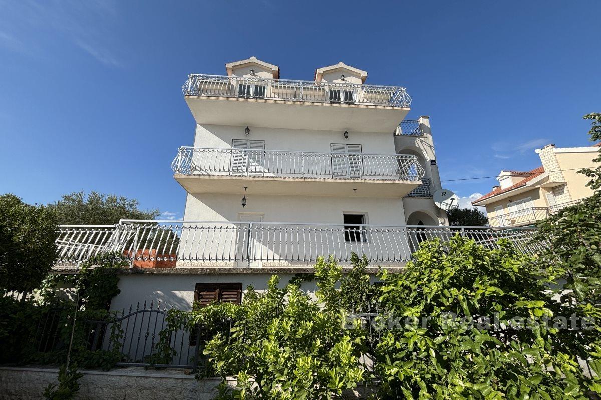 Casa su tre piani con vista mare