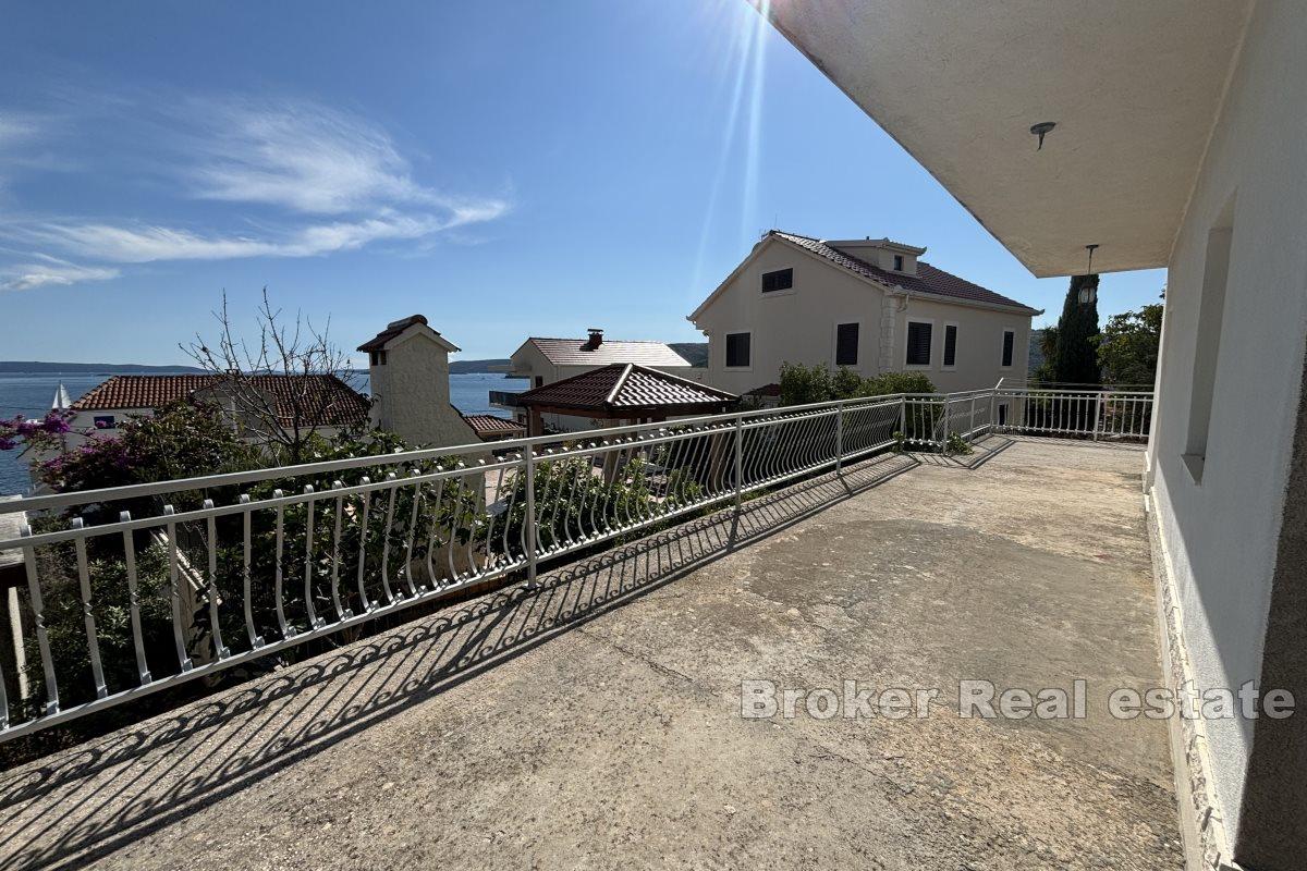 Casa su tre piani con vista mare