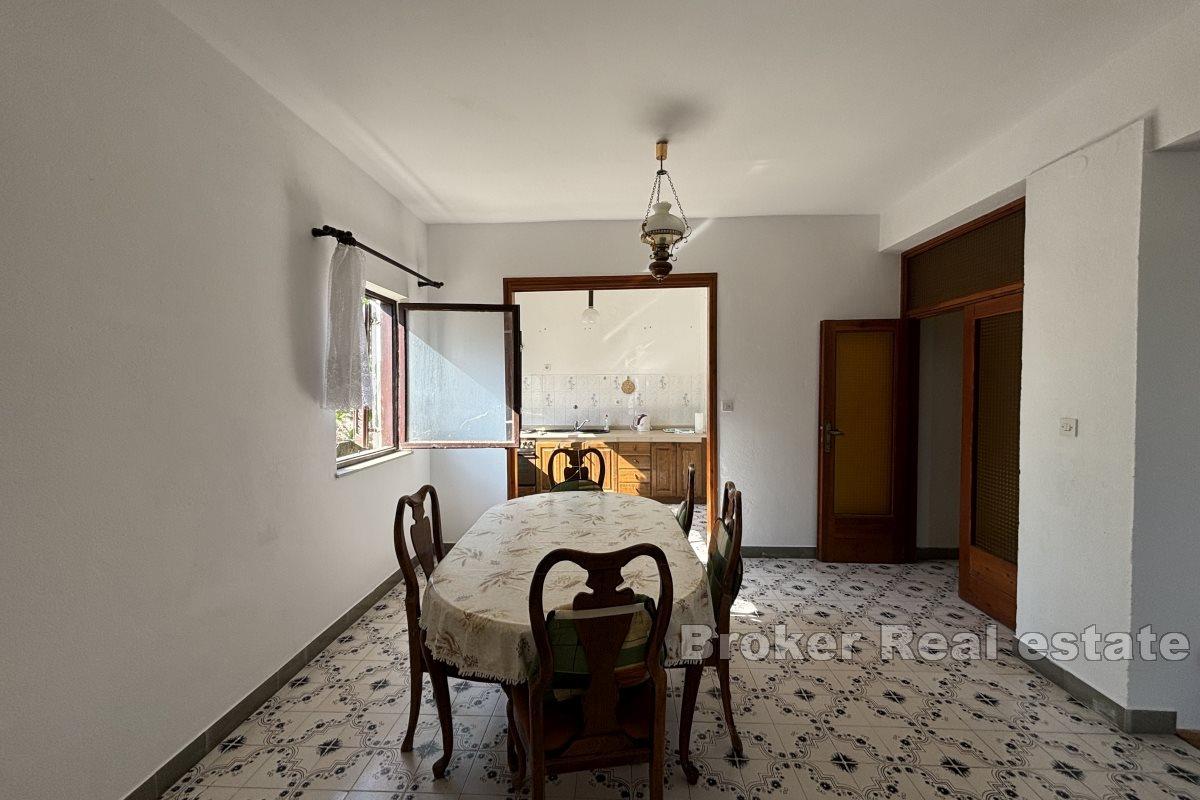 Casa su tre piani con vista mare