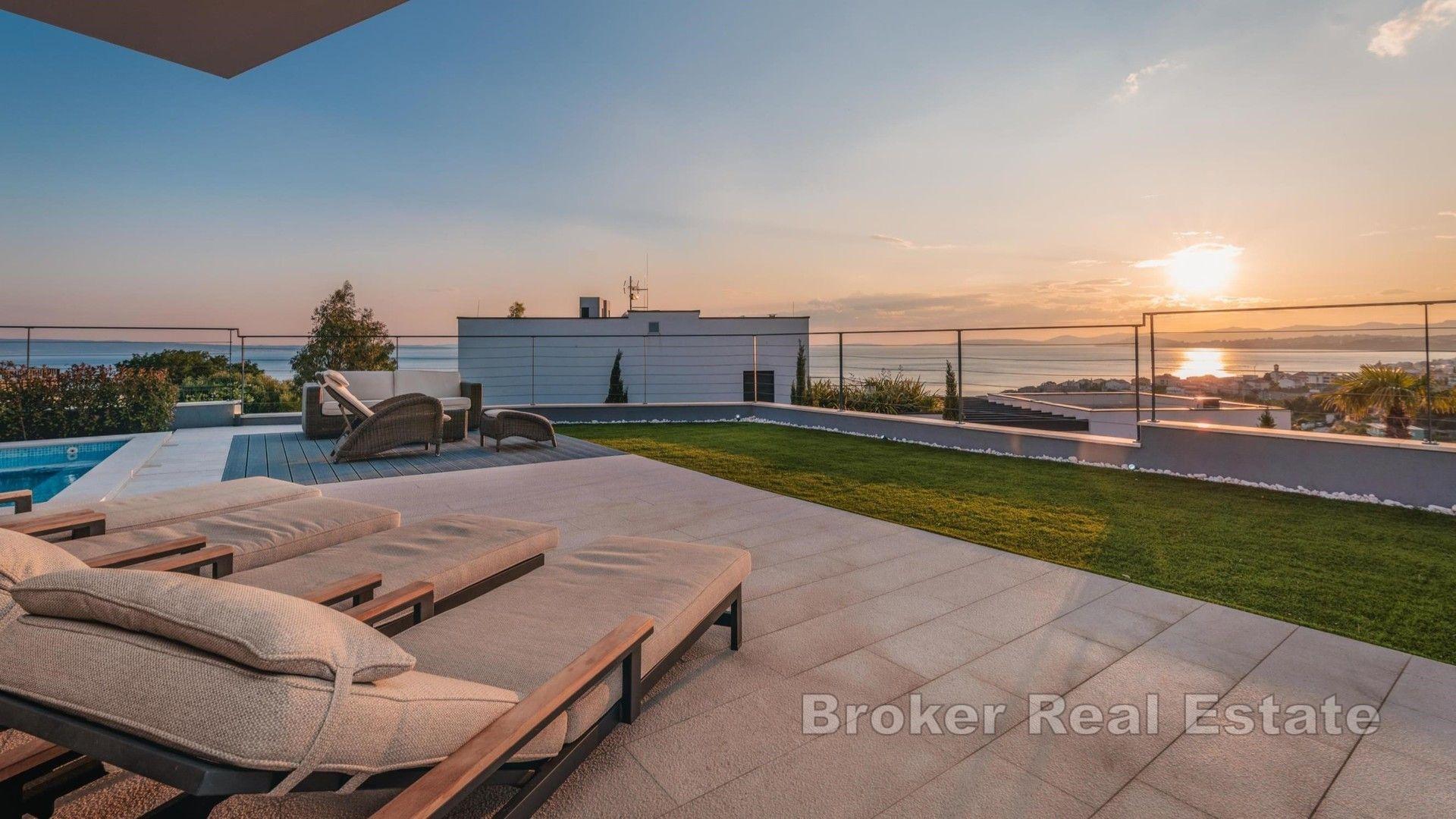 Moderne Villa mit Pool und Meerblick