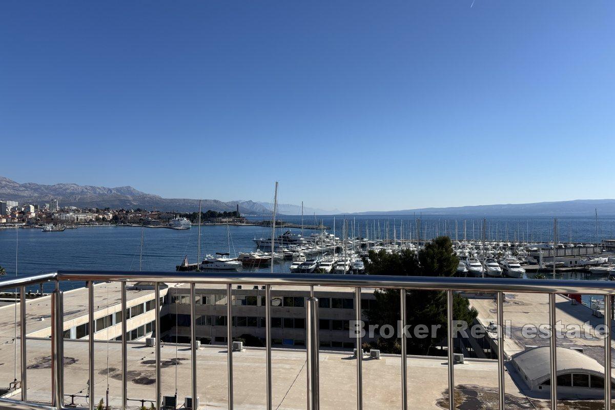 Modernes Apartment mit zwei Schlafzimmern und Meerblick