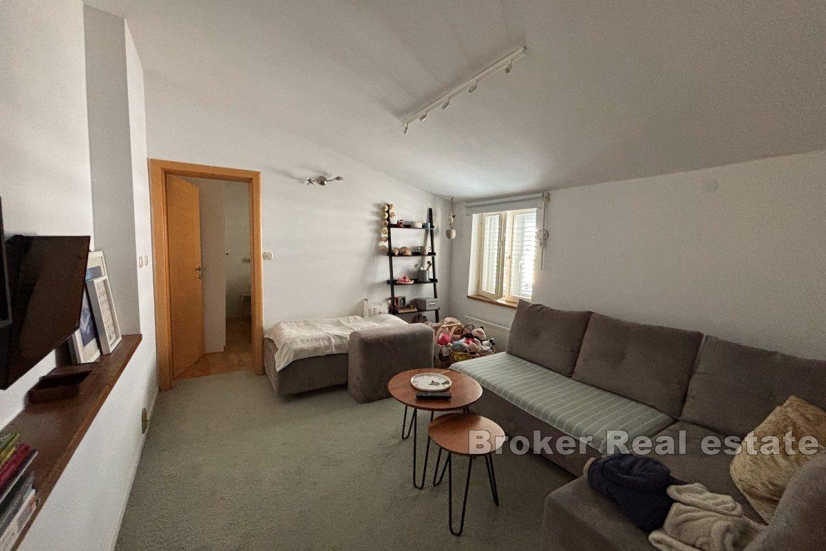 Modernes Apartment mit zwei Schlafzimmern und Meerblick