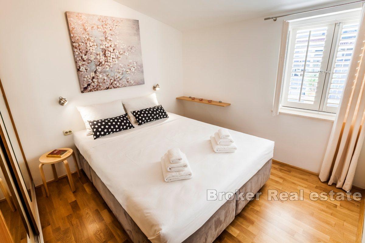 Modernes Apartment mit zwei Schlafzimmern und Meerblick
