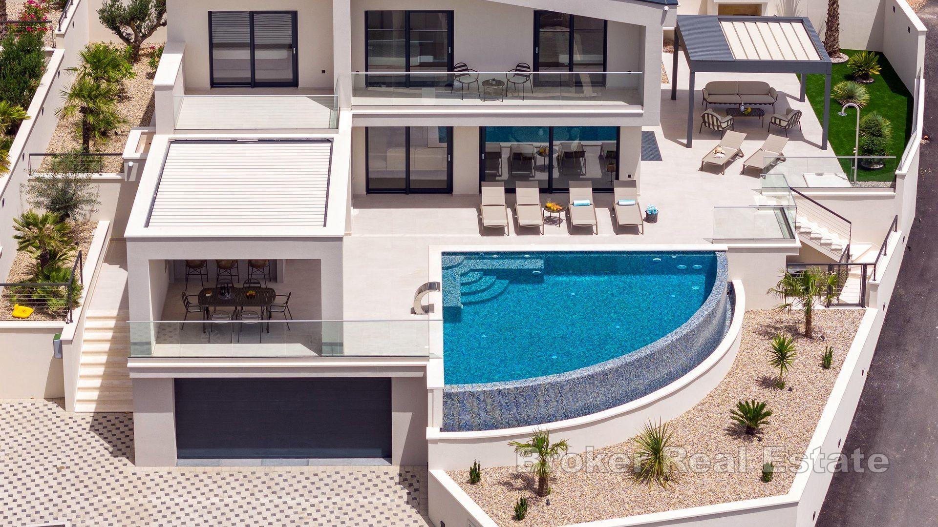 Moderne Luxusvilla mit wunderschönem Meerblick