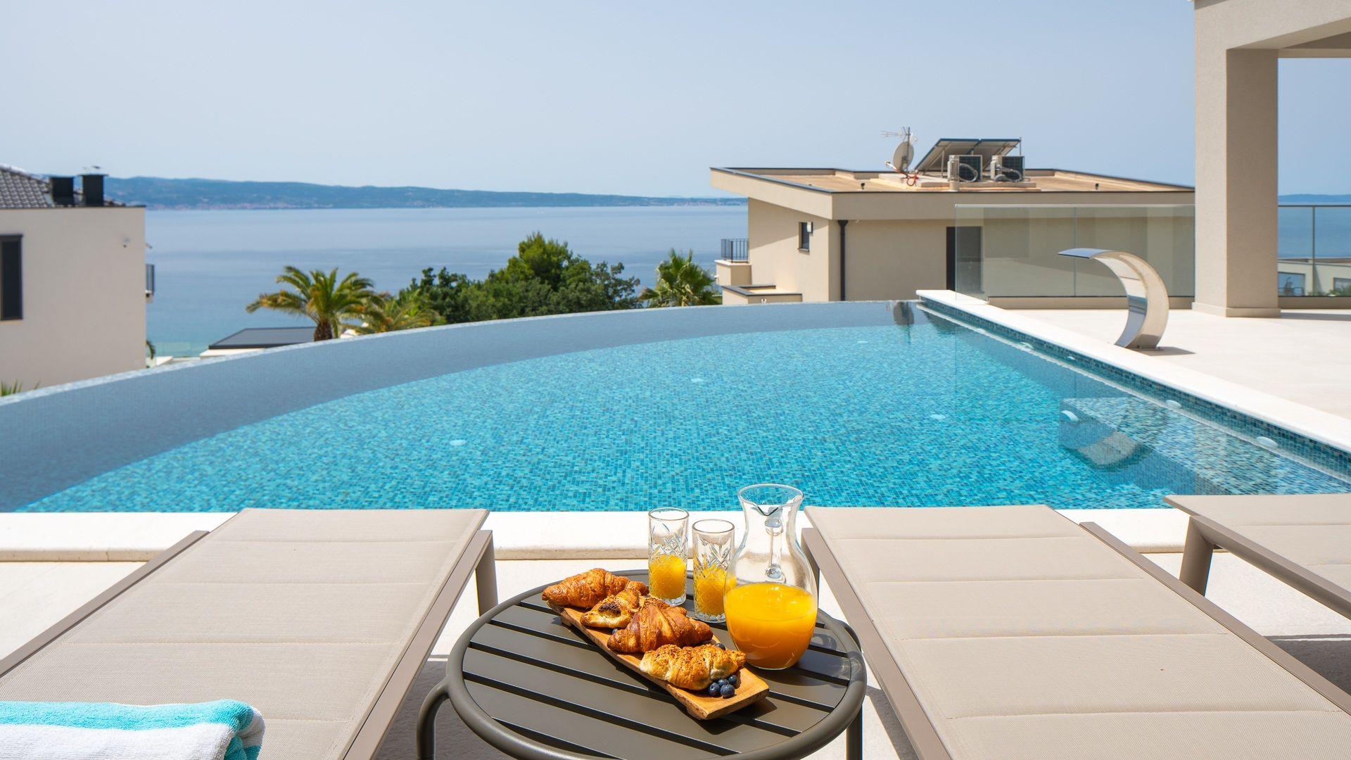 Moderne Luxusvilla mit wunderschönem Meerblick