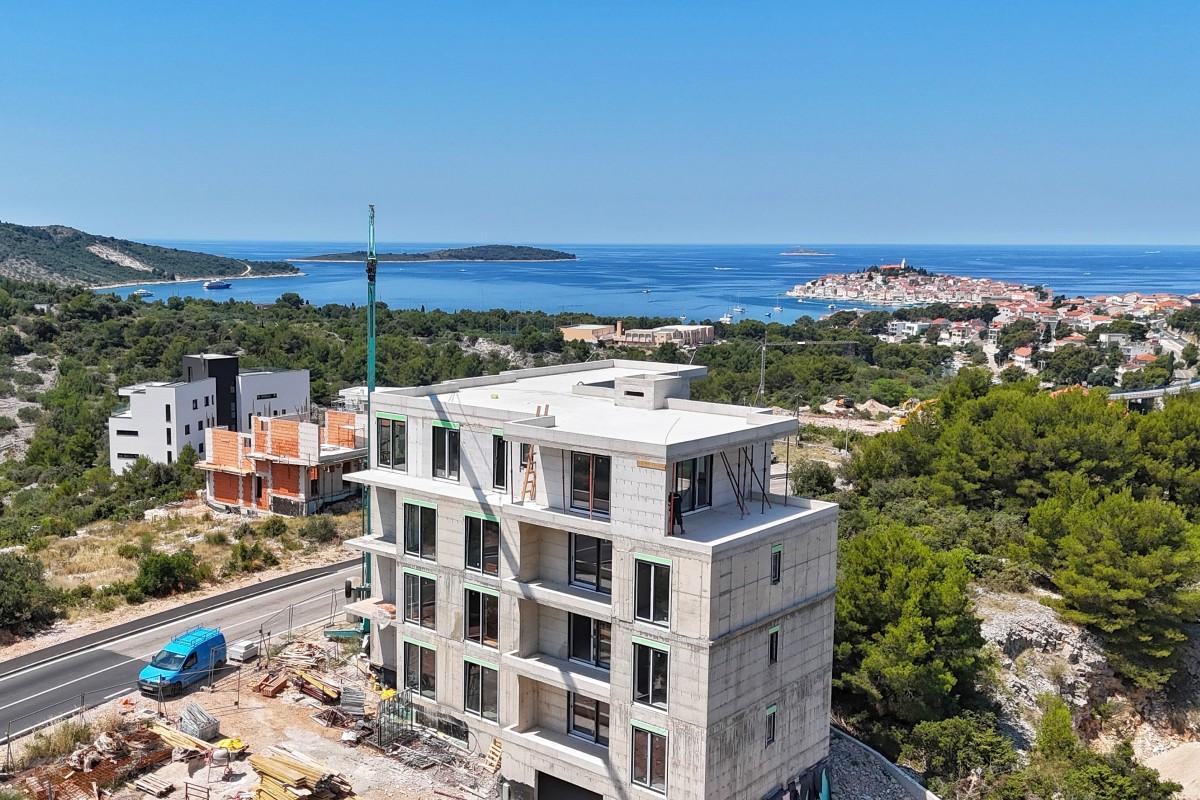 Ekskluzywny apartament z dwiema sypialniami i panoramicznym widokiem na morze – S11, trzecie piętro