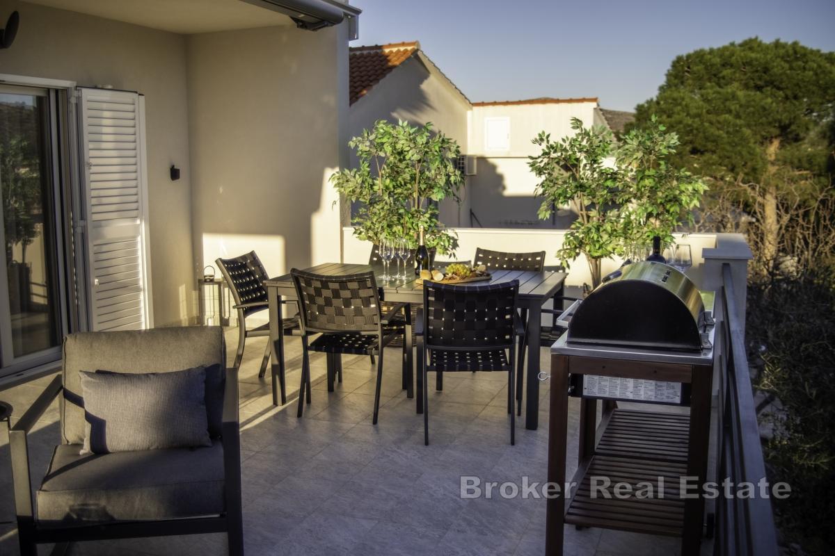 Appartamento con terrazza e vista mare