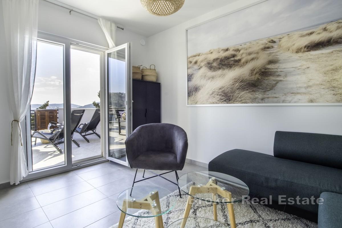 Penthouse s terasou u pláže