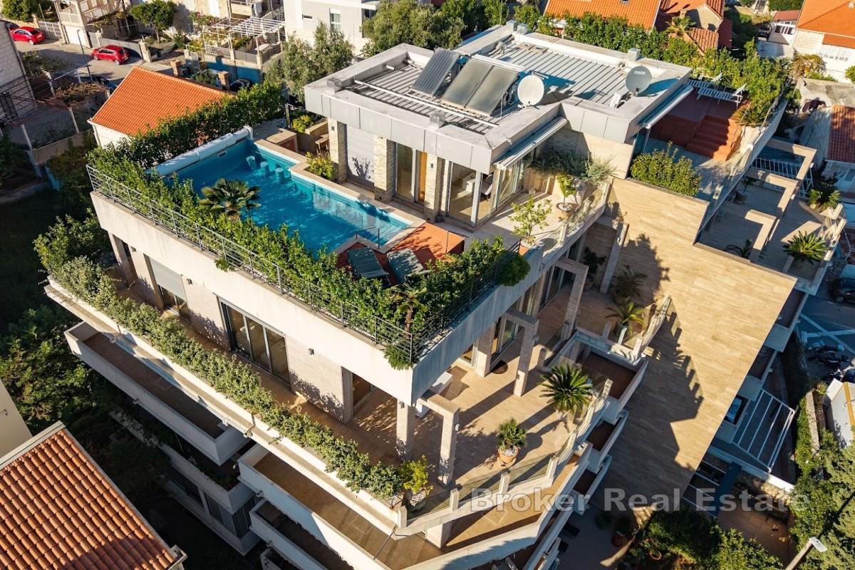 Luxuriöses Duplex-Penthouse mit Pool