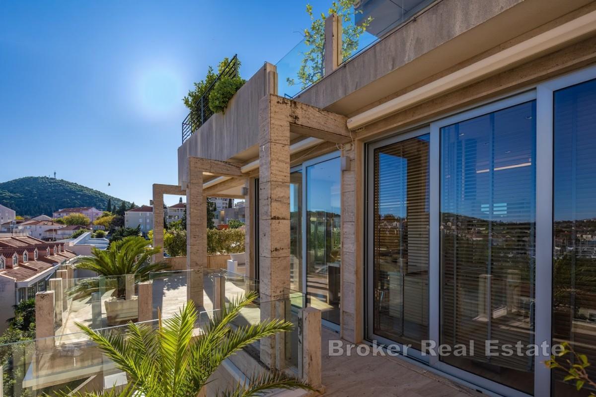 Luxuriöses Duplex-Penthouse mit Pool